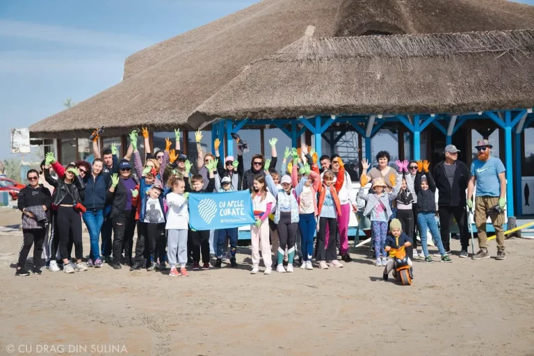 Actiune de grup, in natura, pe plaja Sulina, la malul Marii Negre